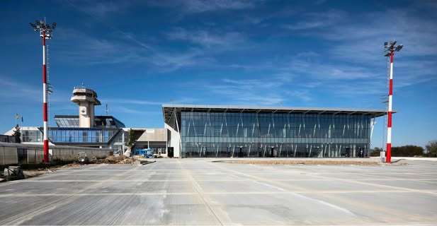 Aeroportul Satu Mare extinde zborurile către Londra și Antalya