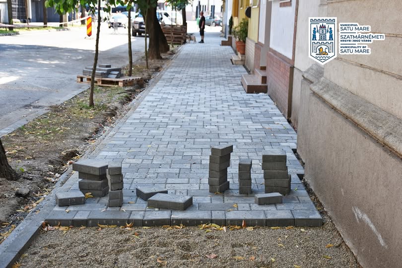 Primăria Satu Mare modernizează trotuarele pe strada Mihai Viteazul