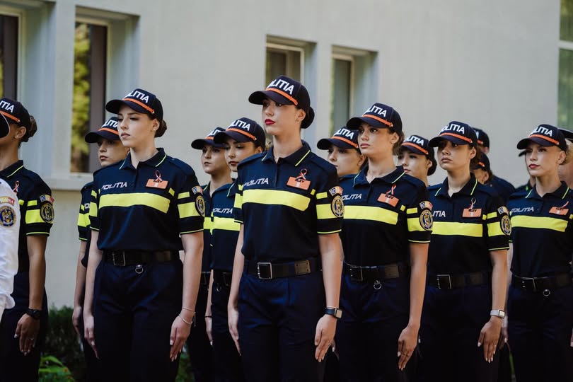 Elevi de poliție au depus jurământul militar