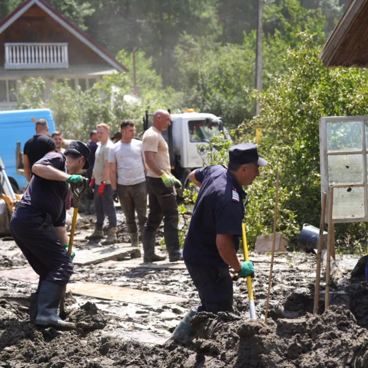 Inundații în județele Suceava și Neamț: intervenții de urgență ale pompierilor