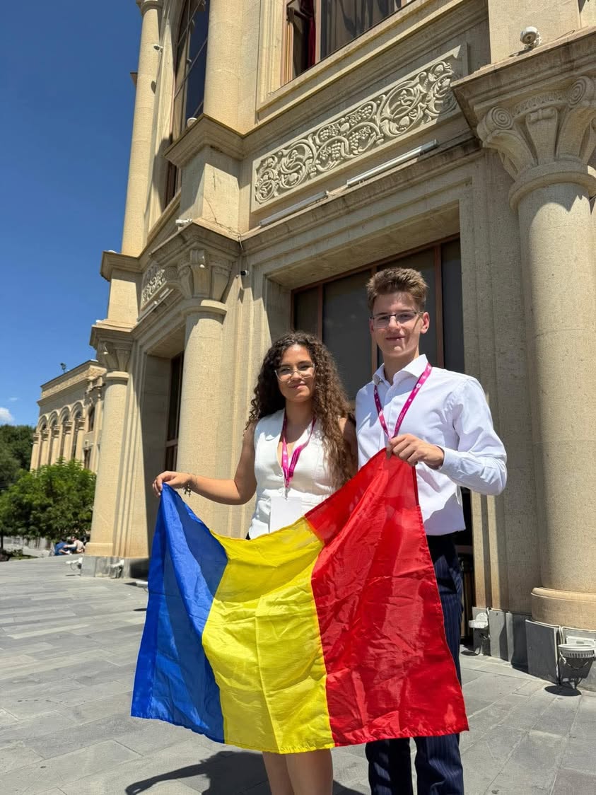 Doi liceeni din Satu Mare, ambasadori ai României la Parlamentul European al Tinerilor