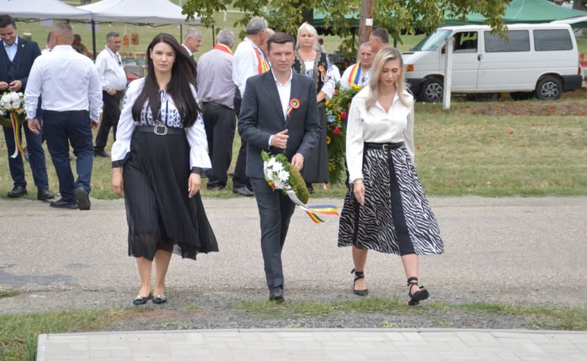 Moșii de la câmpie s-au reunit la Ianculești pentru festivalul Moților