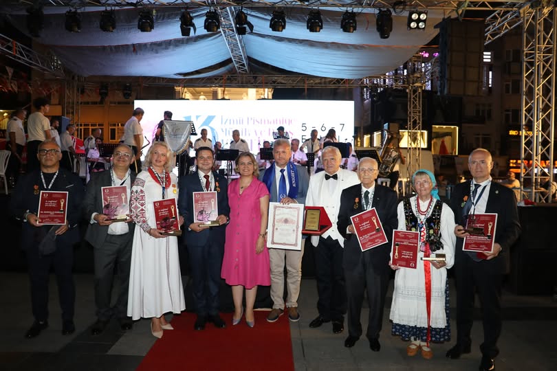 Robert Laszlo câștigă premiul I.G.F. Gold Star la Izmit