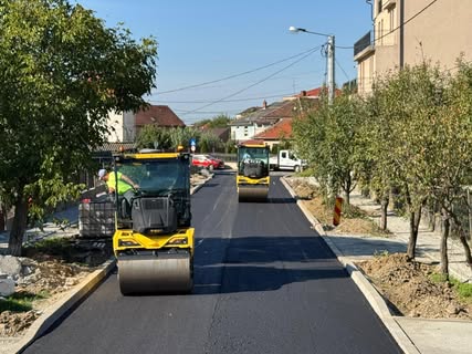 Primul strat de asfalt pe strada Toamnei