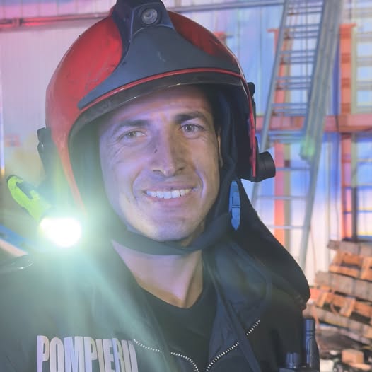 Pompierii ISU București-Ilfov au intervenit pentru stingerea unui incendiu major în Sector 2