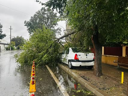 Fenomene hidrometeorologice devastatoare în mai multe județe și în București
