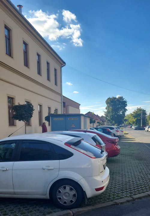 Lucrări de amenajare a parcajelor pe Piața Eroilor Revoluției