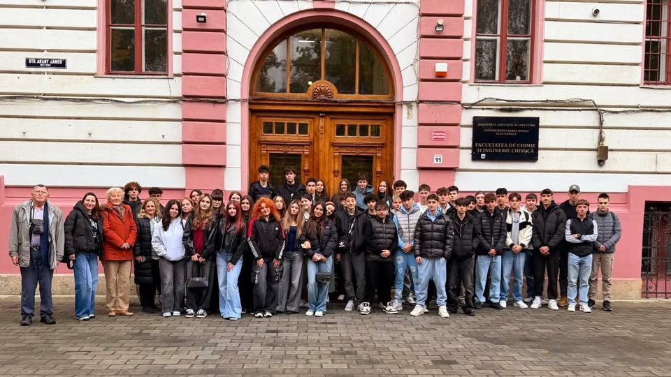 Săptămână inspirațională pentru elevi: educație financiară, vizite universitare și activități interculturale
