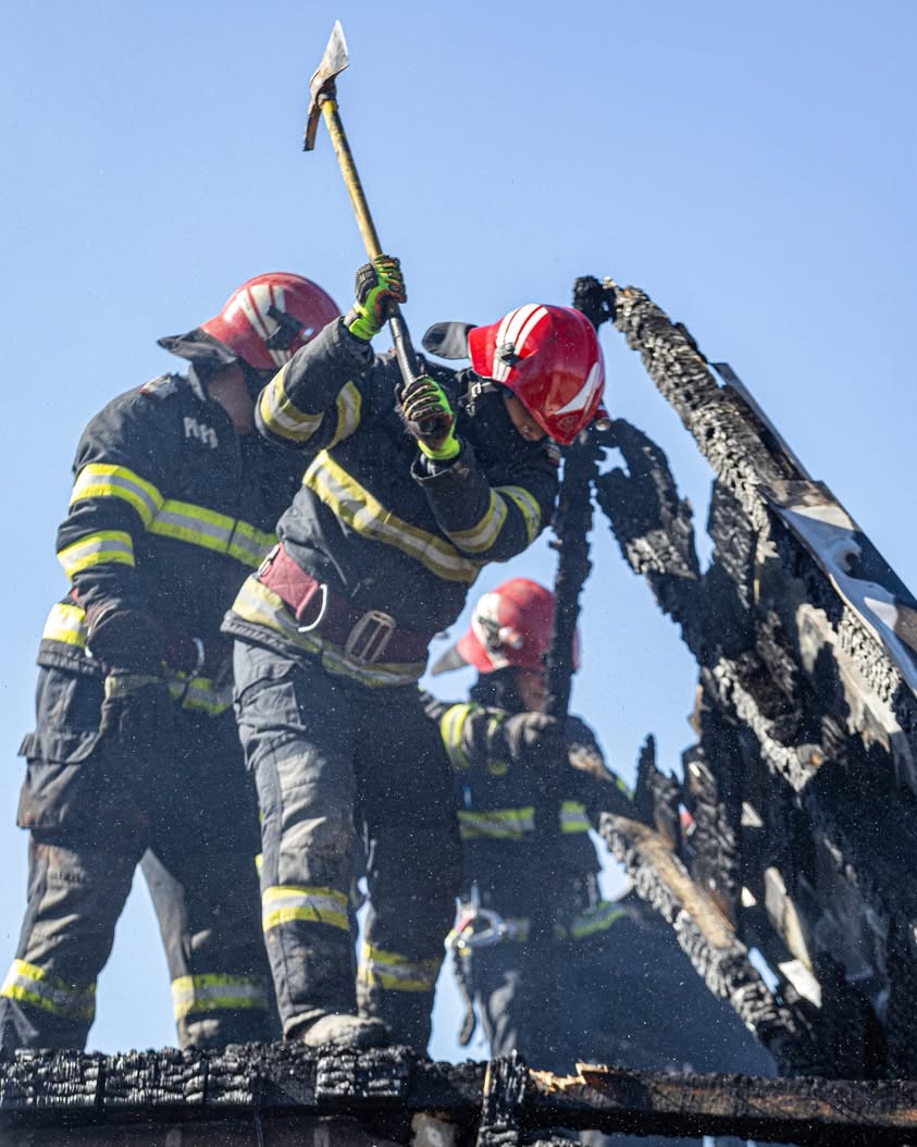 Pompierii au intervenit în peste 1.500 de situații de urgență în ultimele 24 de ore