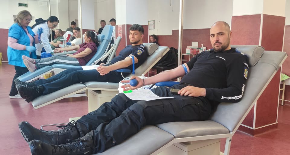 Jandarmii sătmăreni au donat sânge pentru salvarea de vieți