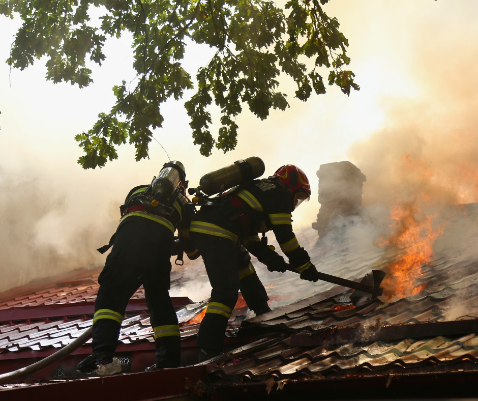 Pompierii au gestionat peste 1.600 de solicitări, intervenții la 60 de incendii