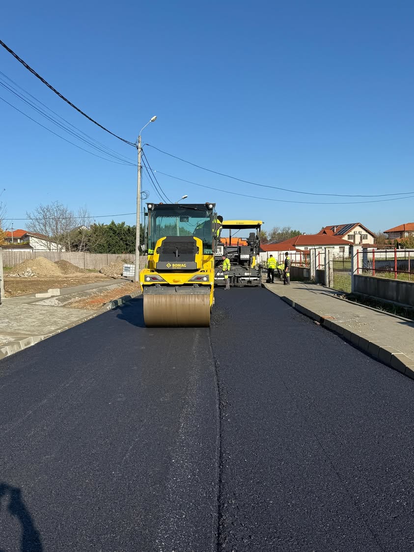 A început turnarea asfaltului pe strada Alba Iulia