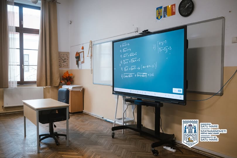 Școli din Satu Mare dotate complet cu mobilier și echipamente IT
