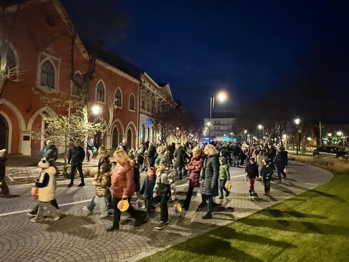 Satu Mare păstrează tradițiile prin parada lampioanelor de Sfântul Martin