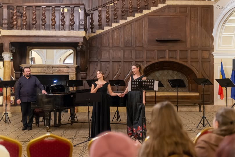 Concert de seară cu corul Bartók Béla la Castelul Károlyi din Carei