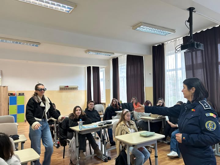 Colaborare liceu-policiție pentru prevenirea violenței în școli