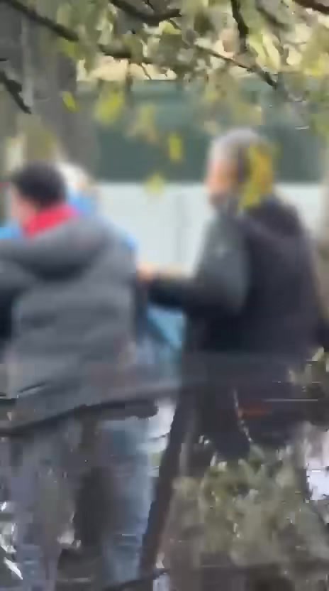 Trei persoane implicate într-un incident rutier în București