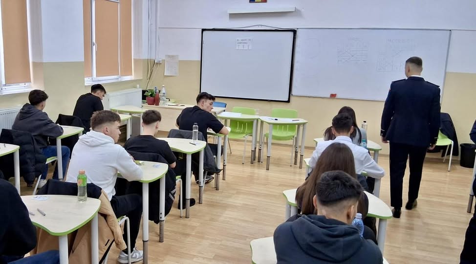 Fiecare și-a ocupat locul în băncile școlilor de agenți de poliție