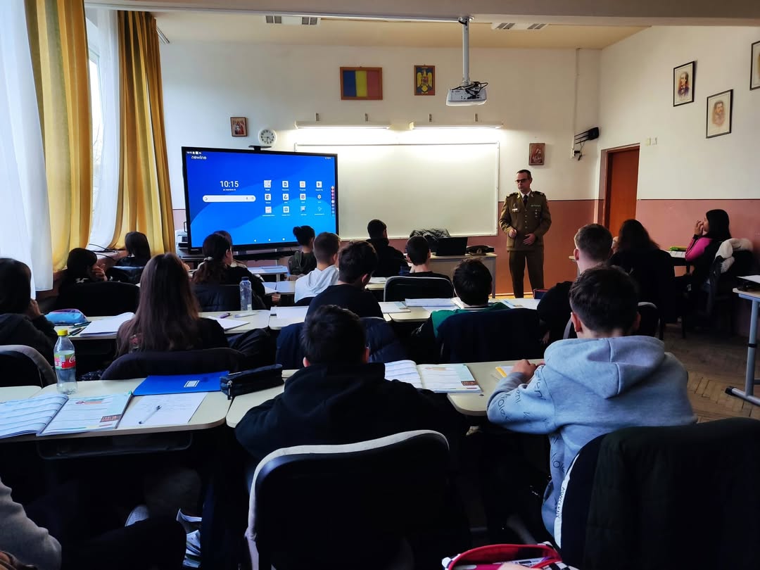 Elevii din Satu Mare au aflat despre liceul militar și cariera în armată