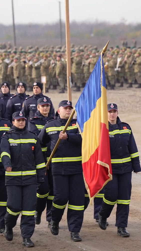 Pompierii participă la repetițiile pentru parada militară din București