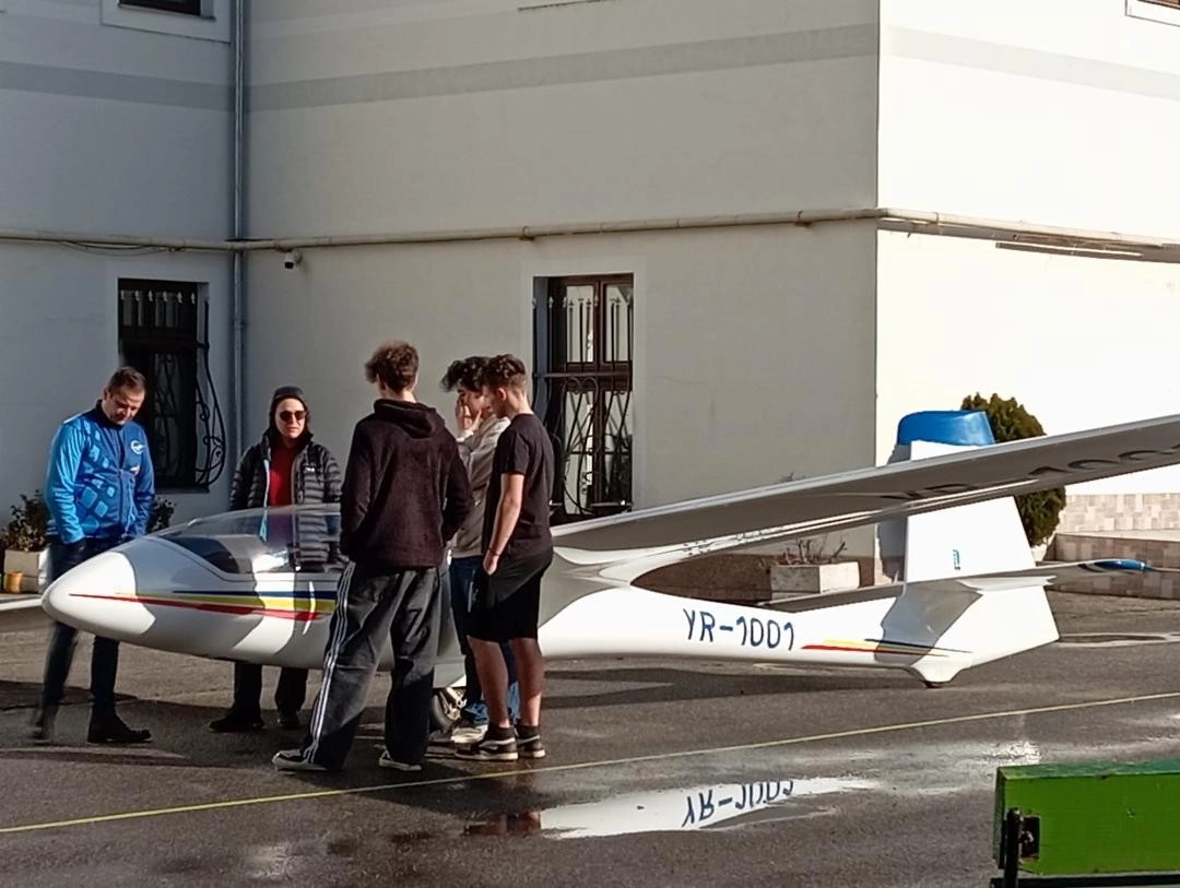 Prezentare Specială - Planor în Marime Naturală | Aeroclub Satu Mare