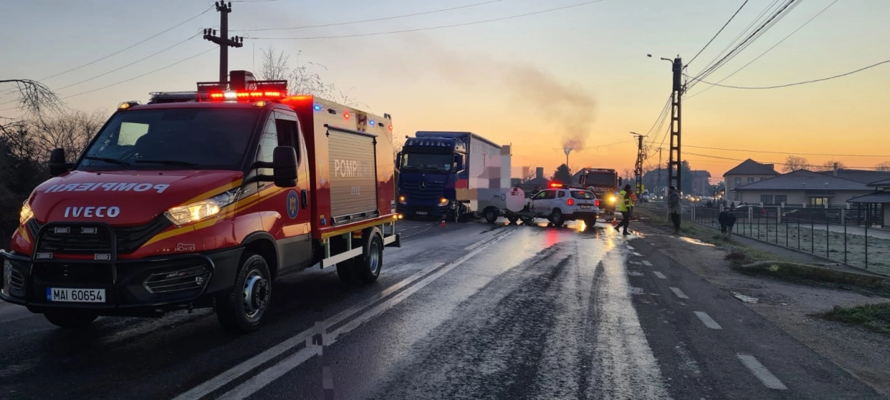 Accident rutier grav în Dorolț. Coliziune între autoturism și autotren