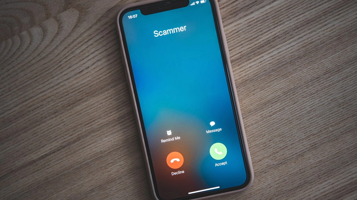 Poliția Română avertizează românii să se ferească de înșelătoriile cu “roboți telefonici“