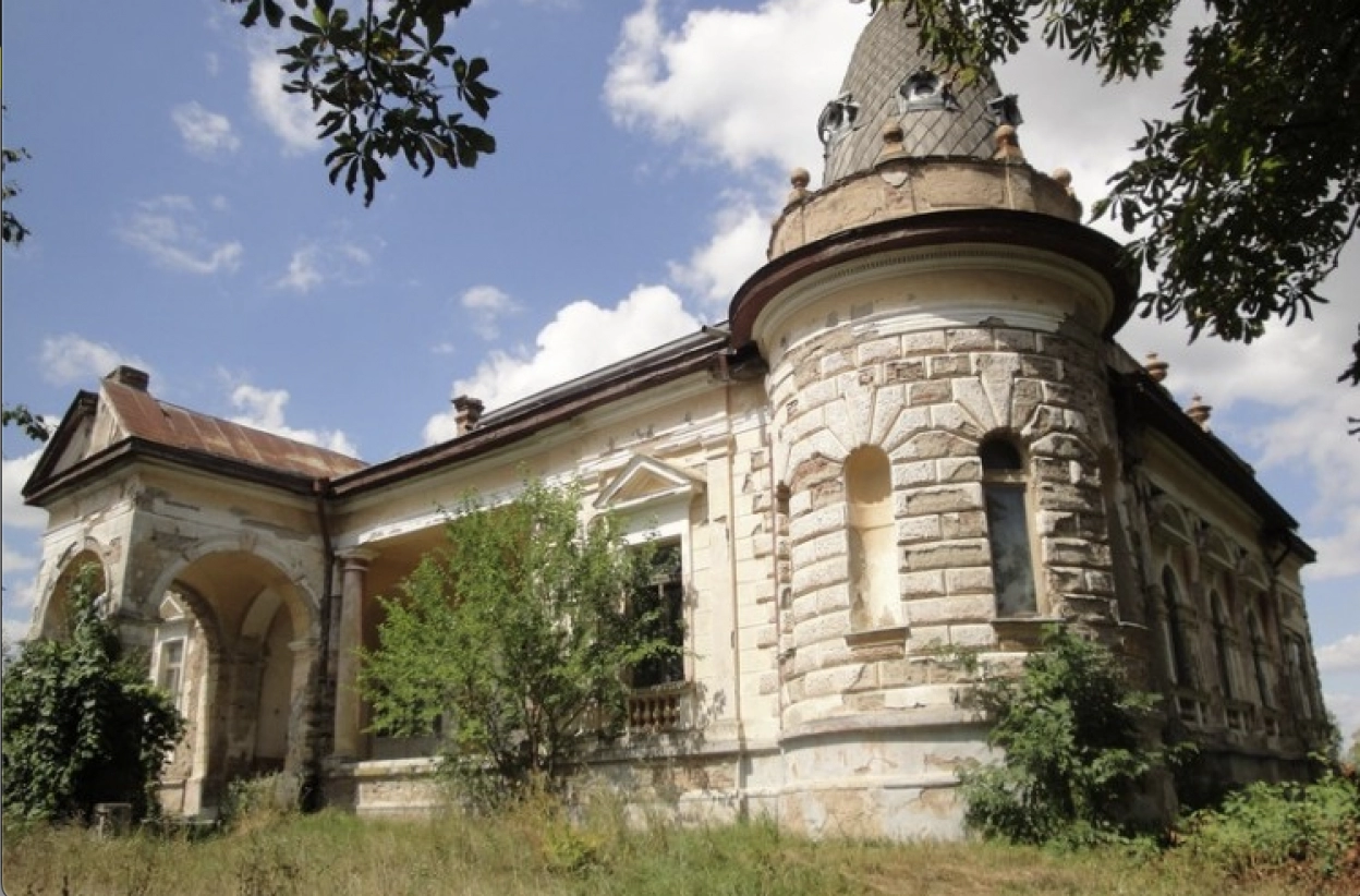 Conacul Berenczei-Kováts Gyula din Apa, una din cele mai remarcabile clădiri istorice din Satu Mare