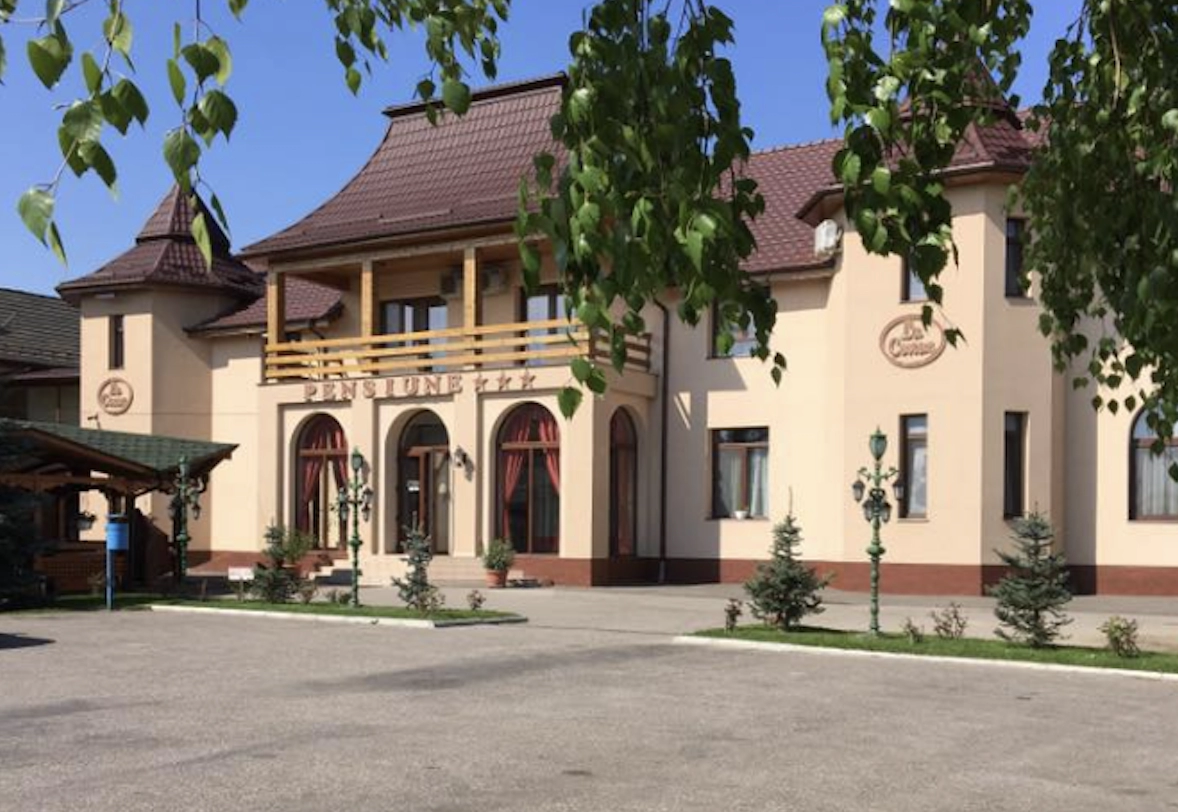 Hotelul Restaurant La Conac aduce combinația perfectă între istorie și confortul erei noastre