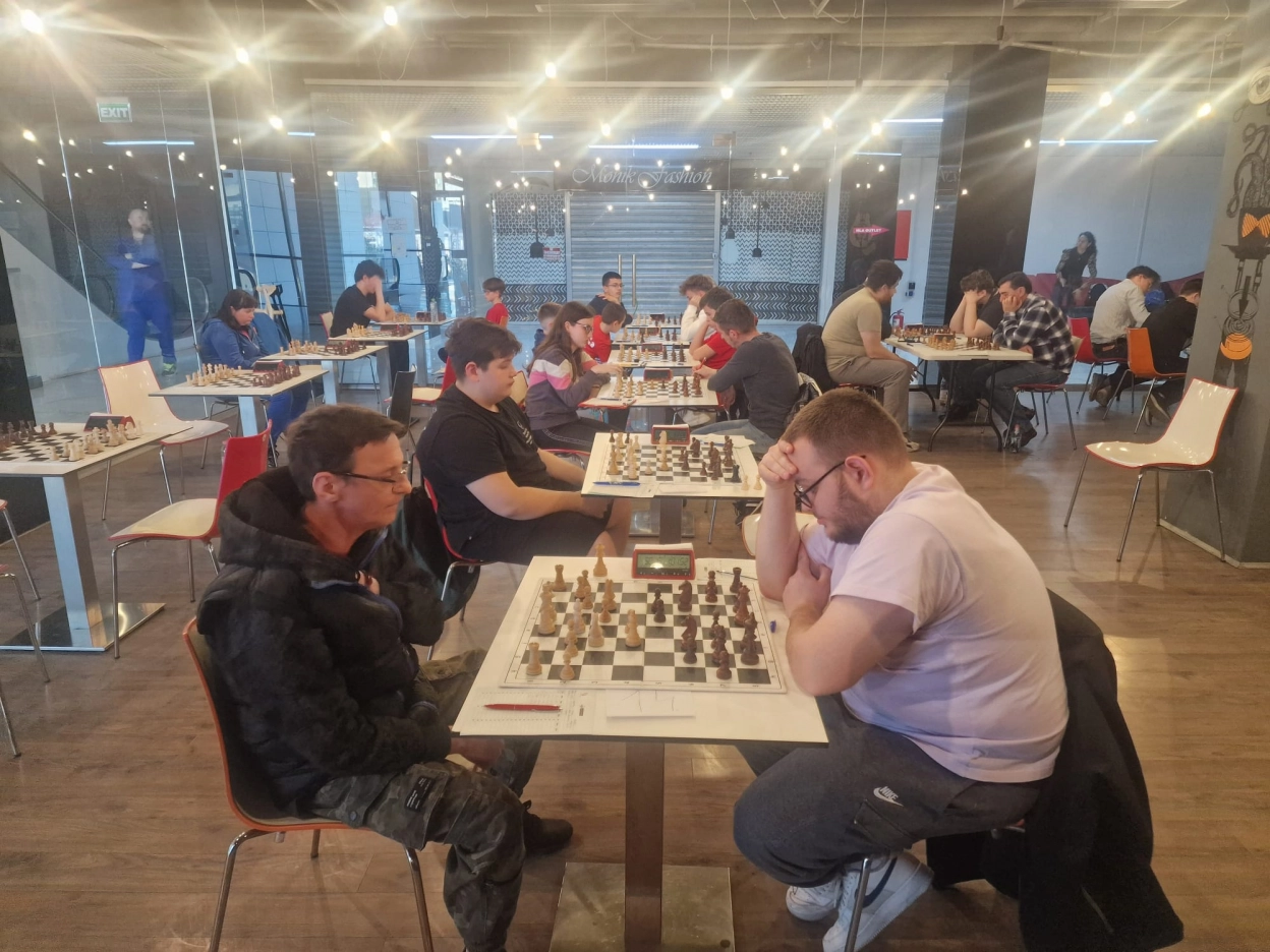 Ferroli Open 2026 a început la Satu Mare: maeștri și tineri talentați la mesele de joc